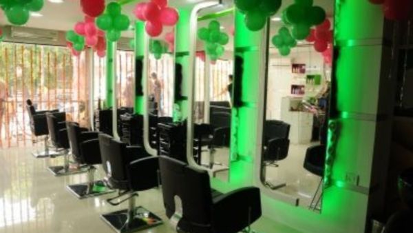 பியூட்டி பார்லருக்குள் விநோத சத்தம்.. மொட்டை மாடிக்கு போய் பார்த்தால்.. ஆடிப்போன சென்னை அமைந்தகரை