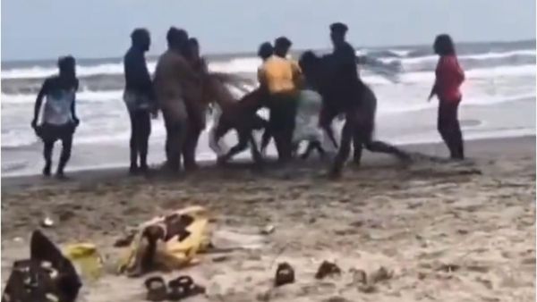 கடலூரில் ஒரே அசிங்கம்.. புதுச்சத்திரம் பீச்சில் அத்துமீறிய 4 பேர்.. போலீசுக்கு போன பெண் யார் பாருங்க