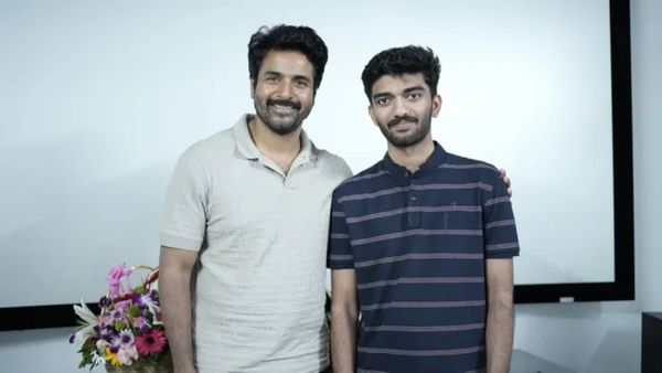 விஜய் ஸ்டைலில் சிவகார்த்திகேயன்.. உலக செஸ் சாம்பியன் குகேஷுக்கு நேரில் கொடுத்த காஸ்ட்லி கிப்ட்