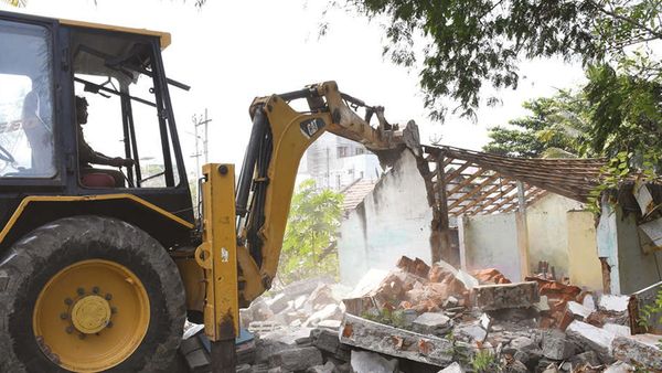 கோவையில் ஒரே நாளில் இடித்து தள்ளப்பட்ட 50 வீடுகள்.. மேலும் 151 கட்டிடங்களை இடிக்க அதிரடி முடிவு