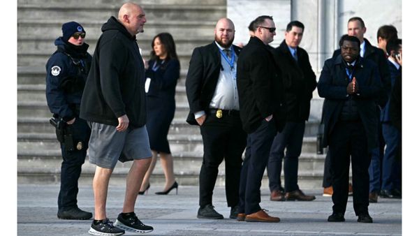 பேண்ட் கூட போடல.. டிரம்ப் பதவியேற்பு விழாவில் டவுசர் மட்டும் அணிந்து பங்கேற்ற நபர்! யார் தெரியுமா?