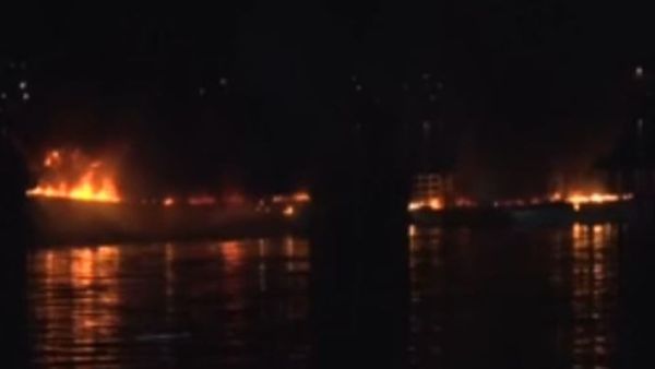 குடியரசு தினக் கொண்டாட்டம்.. ஹுசைன் சாகரில் நின்ற படகில் பற்றிய தீ.. 3 பேர் காயம்.. என்ன நடந்தது?