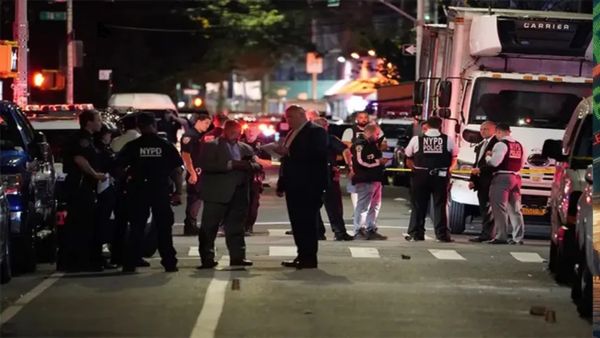 அமெரிக்காவில் அடுத்த பயங்கரம்.. நியூயார்க் நகரில் மர்ம நபர் துப்பாக்கி சூடு! சுருண்டு விழுந்த மக்கள்