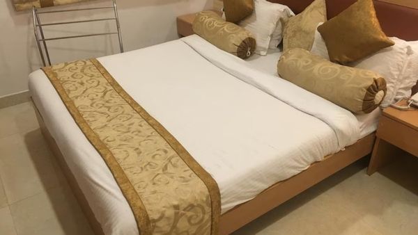 மகாபலிபுரம் லாட்ஜுக்கு காதலனுடன் சென்ற சங்கீதா.. அங்கு இருந்த காட்சியை பார்த்து ஆடிப்போன ஊழியர்கள்