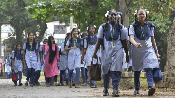 அரையாண்டு லீவு முடிந்து பள்ளிகள் இன்று திறப்பு.. திருவள்ளூர், திருவண்ணாமலை, கடலூரில் தேர்வு ஆரம்பம்