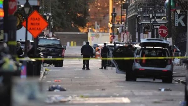 நியூ ஆர்லியன்ஸில் அவசர நிலை பிரகடனம்! வெள்ளை லாரியில் கருப்பு கொடி! தாக்குதல் நடத்திய டிரைவர் யார்?