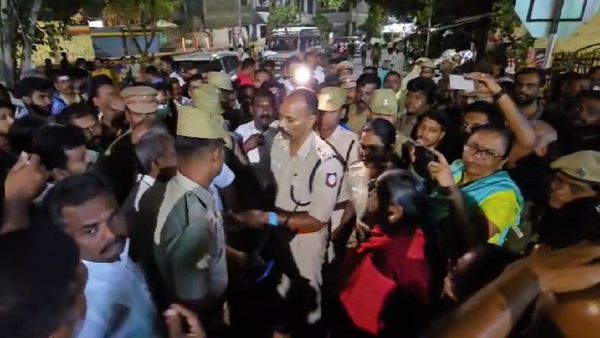 கோவை பீப் பிரியாணி கடை.. பாஜக நிர்வாகி மீது வழக்கு.. கடும் எதிர்ப்பு தெரிவித்து பொதுமக்கள் மறியல்
