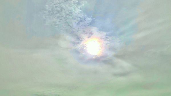 திடீரென நீல கலரில் மாறிய சூரியன்! அடுத்த சில வருடம் பூமியில் வெப்பமே இல்லையாம்! உலுக்கி போட்டுடுச்சு