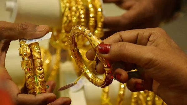 Gold Rate Today: தங்கம் விலை முழம் ஏறினா, ஜான்தான் சறுக்குது! சென்னையில் ஒரு கிராம் எவ்வளவு? 