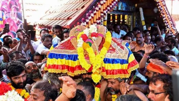 மன்னருக்கு கொடுக்கப்படும் பணமுடிப்பு! நாளையுடன் மூடப்படும் சபரிமலை நடை! இரவு 10 மணி வரையே தரிசனம்!