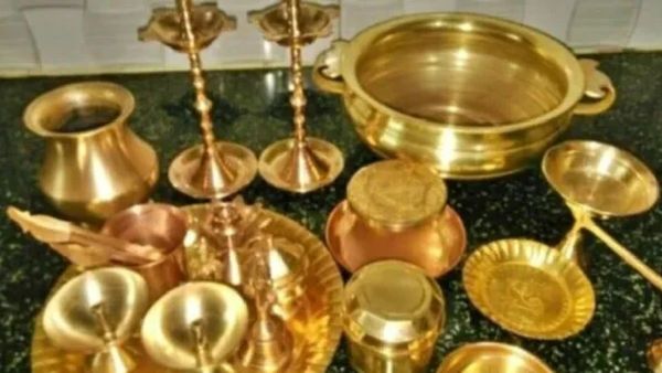 பூஜையறையில் பித்தளை பாத்திரங்களை வைக்கலாமா? பித்தளையில் விளக்கு நல்லதா? செம ஸ்பெஷல்