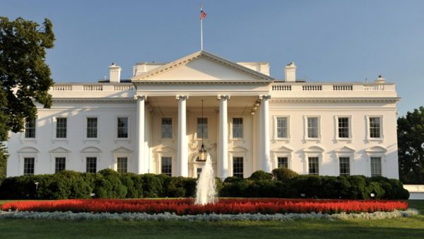 ரகசிய சுரங்கம் + 132 அறை.. அமெரிக்க அதிபரின் வெள்ளை மாளிகையில் என்னென்ன வசதிகள் இருக்கு? அடேங்கப்பா