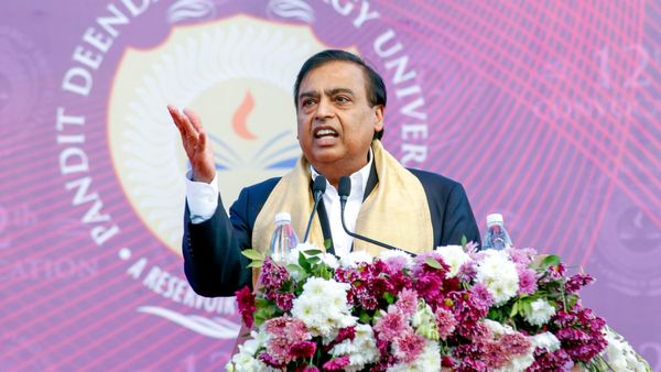 AI-ஐ ஒரு கருவியாக பயன்படுத்துங்கள்.. சுயசிந்தனை மட்டுமே உங்களை முன்னேற்றும்.. முகேஷ் அம்பானி அட்வைஸ்