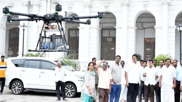 சென்னையில் ட்ரோன் பைலட்.. 10-ம் வகுப்பு தேர்ச்சி பெற்றாலே போதும்.. ஒரு லட்சம் வரை சம்பாதிக்கலாம்