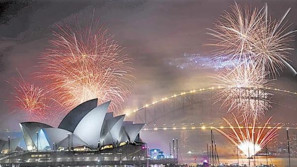 ஹேப்பி நியூ இயர்.. பிறந்தது 2025 புத்தாண்டு.. கோயில்கள், தேவாலயங்களில் சிறப்பு வழிபாடு, பிரார்த்தனை