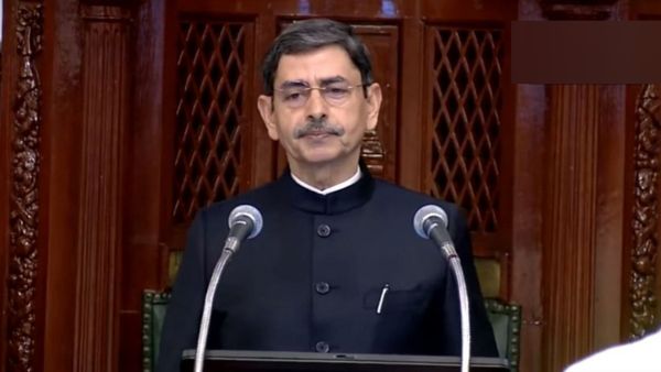 ஆளுநர் வெளியேற ’இது’ தான் காரணம்! ராஜ் பவன் வெளியிட்ட விளக்கம்! சில நிமிடங்களில் காணாமல் போன ட்வீட்!