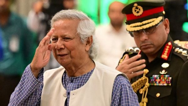 போருக்கு தயாராகும் வங்கதேசம்.. யூனுஷ் உத்தரவால் சிட்டகாங்கில் குவிக்கப்படும் பீரங்கி, ஹெலிகாப்டர்