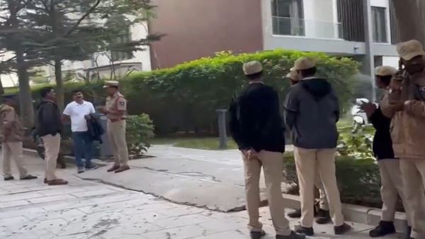 கேடிஆர் உள்ளிட்ட தலைவர்கள் வீட்டுக்காவலில்? பிஆர்எஸ் குற்றச்சாட்டு! தெலுங்கானா அரசியலில் பரபர!