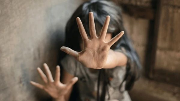 கல்விக் கூடங்களில் கூட பாதுகாப்பில்லையா? பலி ஆக்கப்படும் மாணவிகள்! உச்ச கட்ட அதிர்ச்சியில் பெற்றோர்!