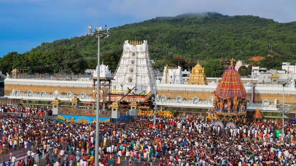 திருப்பதி ஏழுமலையான் கோயிலில் பத்மாவதி தாயாருக்கென தனி சன்னிதி இல்லாதது ஏன் தெரியுமா?