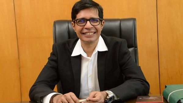 கோமியம் குடித்தால் குணமாகும் காய்ச்சல்.. சென்னை ஐஐடி இயக்குநரின் பேச்சால் கிளம்பிய சர்ச்சை