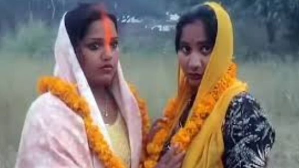 மண்டைக்கேறிய போதை கணவர்களை உதறி தள்ளிவிட்டு.. கோயிலில் திருமணம் செய்து கொண்ட 2 மனைவிகள்.. அட ஈஸ்வரா