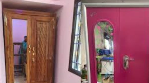 பீரோவுக்கு அடியில்.. இந்த 2 பொருளை யாருக்கும் தெரியாமல் வெச்சிடுங்க! வீட்டில் பணம், மகிழ்ச்சி உயரும்