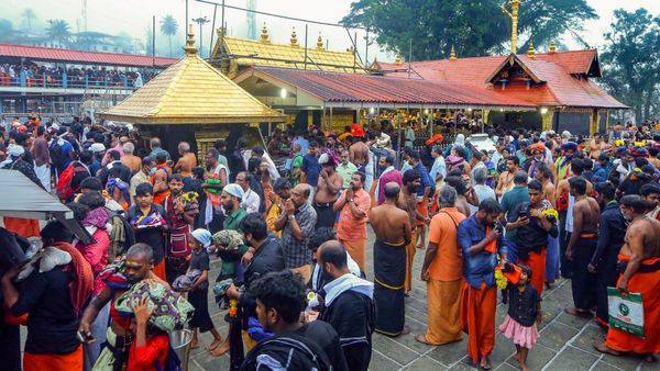 சபரிமலை மகரஜோதி தரிசனம்! 3 முறை ஜோதியாக வந்த ஐயப்பன்! விண்ணை பிளந்த சரண கோஷம் 