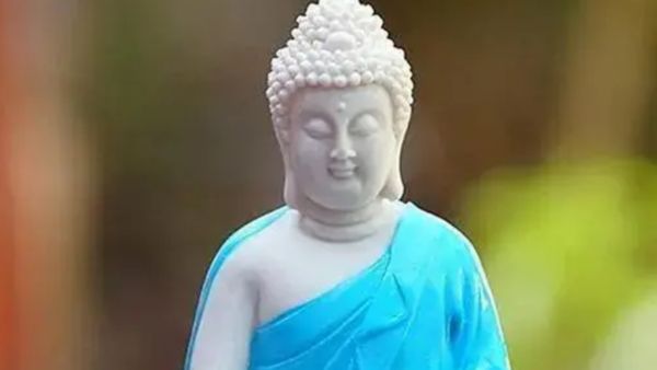 பூஜையறையில் புத்தர் சிலையை வைக்கலாமா? புத்தரின் ஓவியத்தை இப்படி வையுங்க.. மகிழ்ச்சி, பணம் கொட்டும்