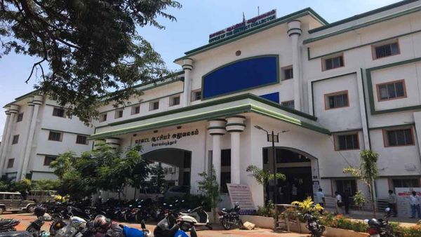 கோவையில் ஆப்பு வைத்த ஐடி கம்பெனி.. கலெக்டர் ஆபிஸ் முன்பு ஆர்ப்பாட்டத்தில் குதித்த ஊழியர்கள்