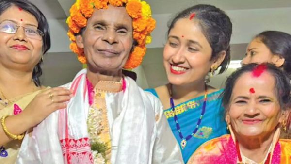 71 எனக்கு 65 உனக்கு.. முதியோர் இல்லத்தில் பூத்த காதல்.. ஜாம் ஜாமுன்னு கல்யாணம்.. பூரித்த மணமக்கள்