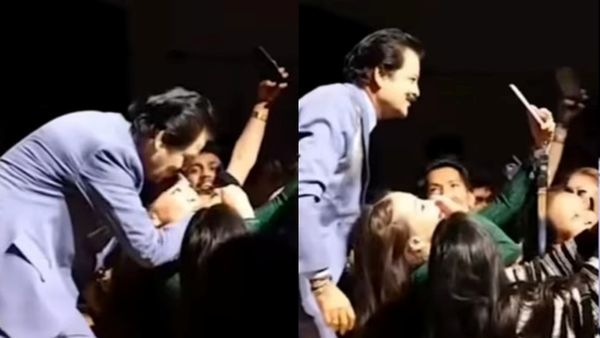 பாடகருக்கு கிளுகிளுப்பு வேணுமா? ஷூட்டிங் வராமல் ஓட்டலில் செருப்புடன் நடிகர்! திகைத்த தேவர்: பிரபலம்