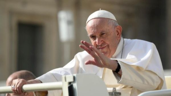 போப் பிரான்சிஸ் உடல்நிலை என்னவாகும்.. நாஸ்ட்ரடாமஸ் விட்டு சென்ற பகீர் கணிப்பு.. வாடிகன் அழியுமாம்!
