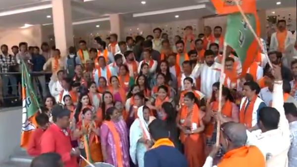 குஜராத் உள்ளாட்சி தேர்தல் பாஜக பிரம்மாண்ட வெற்றி.. காங்கிரஸ் கட்சி ஒரே ஒரு இடத்தில் மட்டுமே வெற்றி