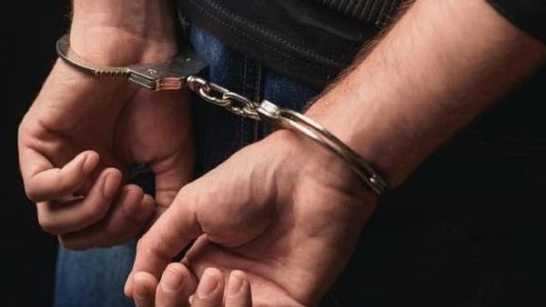 பொள்ளாச்சி அரசு பேருந்தில் கஞ்சா கடத்திய ஆசாமி.. போலீஸாக மாறி நடத்துனர் செய்த தரமான சம்பவம்