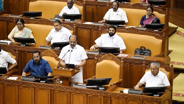 கேரளா பட்ஜெட்.. திருவனந்தபுரத்தில் தொடங்கும் மெட்ரோ பணிகள்.. கொல்லம்,கண்ணூரில் பிரம்மாண்ட ஐடி பார்க்