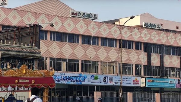 இனி எங்க இதயத்தை எங்கே தொலைப்பது? இன்றோடு தரைமட்டமாகும் உதயம் தியேட்டர்! குமுறும் சென்னை ரசிகர்கள்!