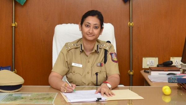 கண்டெய்னரை மடக்கிபிடித்த ஐபிஎஸ்.. மத்திய அரசு பணிக்கு மாற்றப்பட்ட திண்டுக்கல் டிஐஜி வந்திதா பாண்டே!