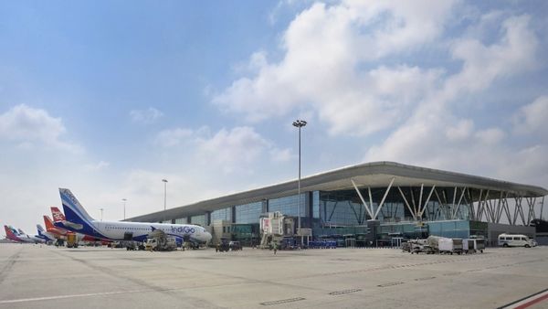 தமிழகம் VS கர்நாடகா.. ஓசூருக்கு போட்டியாக பெங்களூரில் 2வது விமான நிலையம் ஏன்? பின்னணியில் பிசினஸ்