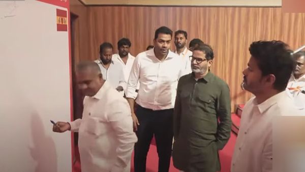 GETOUT பதாகையில் கையெழுத்திட மறுத்த பிரஷாந்த் கிஷோர் - தவெக 2ம் ஆண்டு விழாவில் பரபரப்பு
