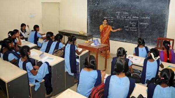 அரசுப் பள்ளி ஆசிரியர்களுக்கு குட்நியூஸ்.. 50 வயது ஆகிடுச்சா மிஸ் பண்ணிடாதீங்க.. 28ம் தேதி தான் கடைசி
