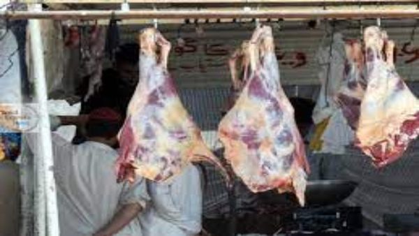 தேனி அருகே கறிக்கடை வாசலில் தொப்புனு விழுந்த உருவம்.. தெறித்தோடி மக்கள்.. ஆடிப்போன மட்டன் கடைக்காரர்