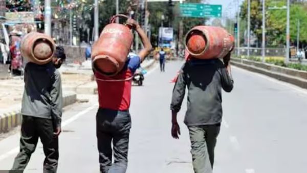 இஎம்ஐ கட்டாத பெண்.. வீட்டுக்குள் புகுந்து கியாஸ் சிலிண்டரை தூக்கி.. அதிர வைத்த பைனான்ஸ் ஊழியர்கள்