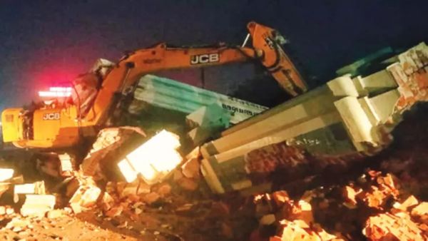 மாட்டுத்தாவணி ஆர்ச் இடிக்கும் பணி.. தூண் விழுந்து பொக்லைன் ஆபரேட்டர் பலி.. மதுரையில் நிகழ்ந்த சோகம்!