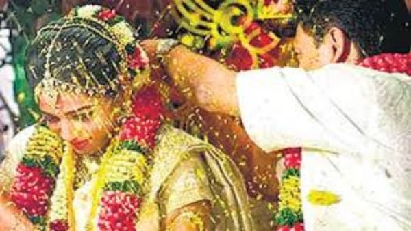 தாலி கட்டும்போது அட்சதை போடுவது ஏன்? மணப்பெண் காலில் அரிசியை எட்டி உதைப்பது ஏன்? மகாலட்சுமி சிறப்பு