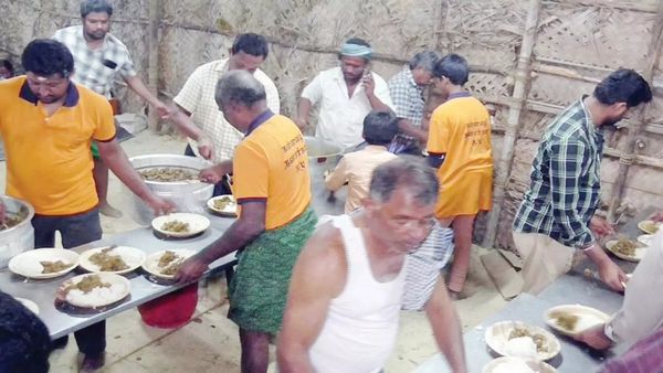 நாமக்கல் அசத்தல்.. ஆண்கள் பங்கேற்ற முப்பூசை திருவிழா.. ராசிபுரம் கோயிலில் 1600 கிலோ கமகம கறிவிருந்து