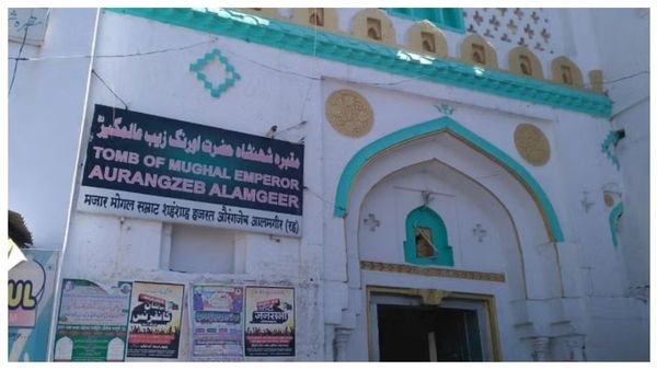 அவுரங்கசீப் கல்லறையை குறிவைத்த பாஜக-இடிக்கப் போவதாக பாஜக எம்எல்ஏ மிரட்டல்- மத்திய அமைச்சர் எதிர்ப்பு