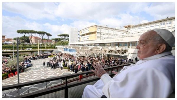 ஒரு மாதத்திற்கும் மேலாக தீவிர சிகிச்சை.. மருத்துவமனையில் இருந்து டிஸ்சார்ஜ் ஆனார் போப் பிரான்சிஸ்