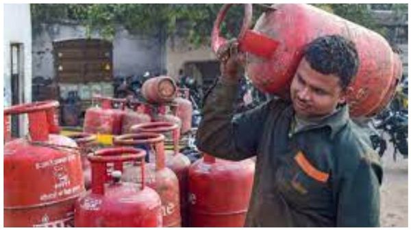 வீட்டு கேஸ் சிலிண்டர்களுக்கு தட்டுப்பாடு.. சப்ளை செய்வதிலும் சிக்கல்? டேங்கர் லாரி ஸ்டிரைக் நீடிப்பு