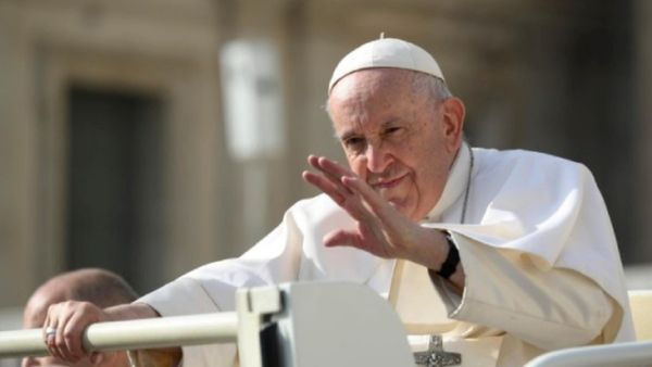 போப் பிரான்சிஸ் உடல்நிலையில் முன்னேற்றம் - வாடிகன் நிர்வாகம் தகவல்